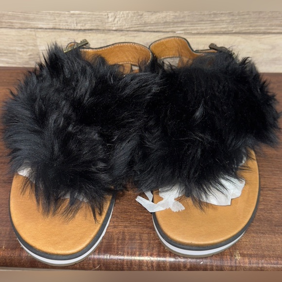 UGG Holly Sheepskin Fluffy Black Casual Fashion Strappy Sandal Womens Sz 7- New - Picture 10 of 16